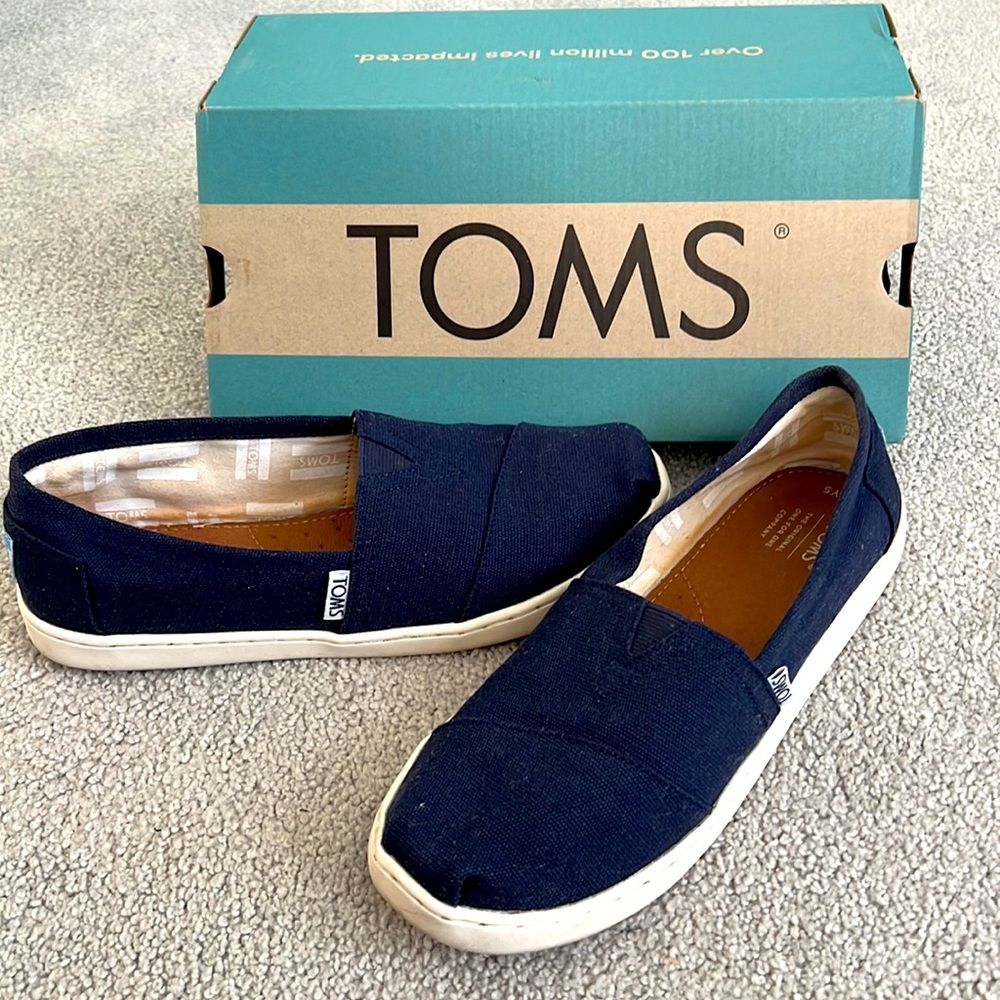 Toms Youth Navy Blue Canvas Shoes in Box - size 5.5